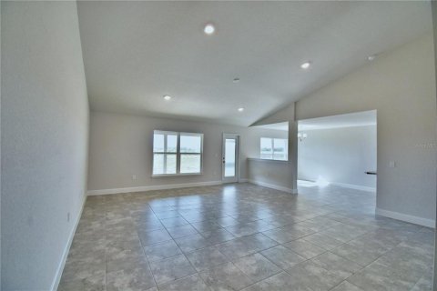 House in Auburndale, Florida 4 bedrooms, 278.71 sq.m. № 1285799 - photo 8