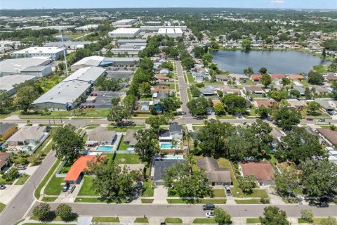 House in Largo, Florida 4 bedrooms, 125.23 sq.m. № 1880791 - photo 4