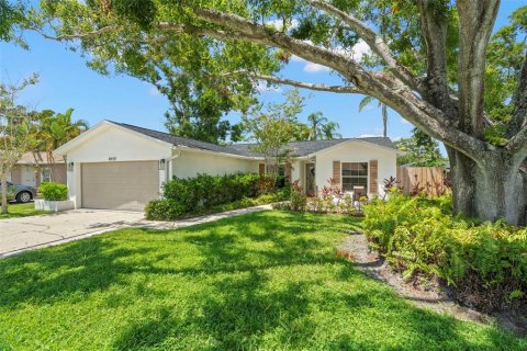 House in Largo, Florida 4 bedrooms, 125.23 sq.m. № 1880791 - photo 5