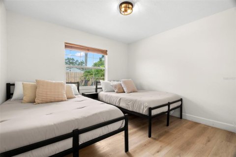 House in Largo, Florida 4 bedrooms, 125.23 sq.m. № 1880791 - photo 24