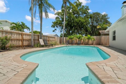 House in Largo, Florida 4 bedrooms, 125.23 sq.m. № 1880791 - photo 20