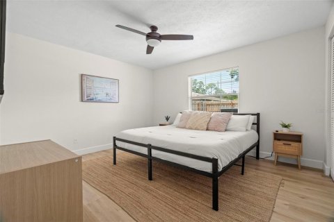 House in Largo, Florida 4 bedrooms, 125.23 sq.m. № 1880791 - photo 30