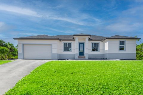 House in Port Charlotte, Florida 4 bedrooms, 167.22 sq.m. № 709922 - photo 3
