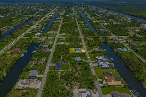 House in Port Charlotte, Florida 4 bedrooms, 167.22 sq.m. № 709922 - photo 10