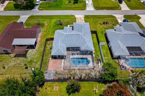 House in Port St. Lucie, Florida 3 bedrooms, 180.23 sq.m. № 2178637 - photo 5