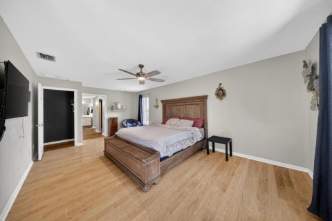 House in Port St. Lucie, Florida 3 bedrooms, 180.23 sq.m. № 2178637 - photo 14