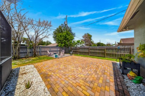 House in Port St. Lucie, Florida 3 bedrooms, 180.23 sq.m. № 2178637 - photo 19