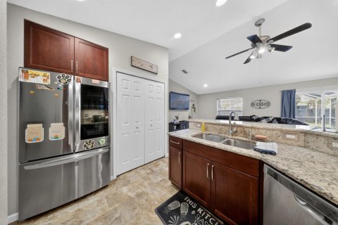 House in Port St. Lucie, Florida 3 bedrooms, 180.23 sq.m. № 2178637 - photo 12