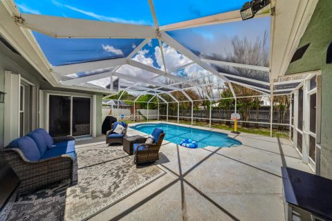 House in Port St. Lucie, Florida 3 bedrooms, 180.23 sq.m. № 2178637 - photo 17