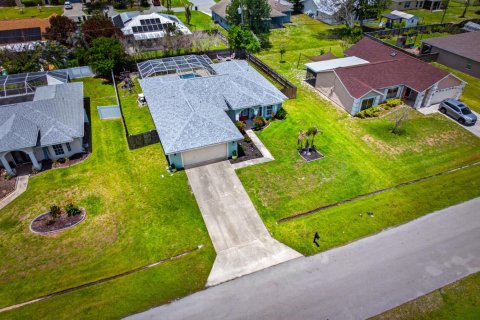 House in Port St. Lucie, Florida 3 bedrooms, 180.23 sq.m. № 2178637 - photo 3