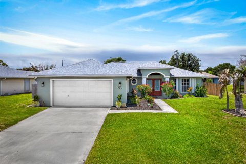 House in Port St. Lucie, Florida 3 bedrooms, 180.23 sq.m. № 2178637