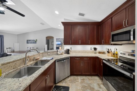 House in Port St. Lucie, Florida 3 bedrooms, 180.23 sq.m. № 2178637 - photo 10