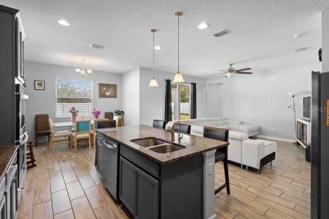 Casa en venta en Deltona, Florida, 5 dormitorios, 246.56 m2 № 1531470 - foto 10