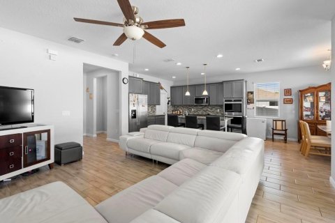 Casa en venta en Deltona, Florida, 5 dormitorios, 246.56 m2 № 1531470 - foto 11