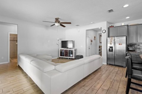 Casa en venta en Deltona, Florida, 5 dormitorios, 246.56 m2 № 1531470 - foto 8