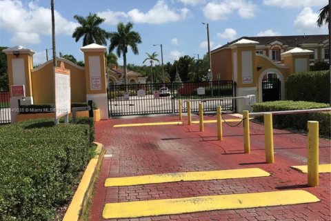 Townhouse in Homestead, Florida 2 bedrooms, 110.55 sq.m. № 1840911 - photo 4