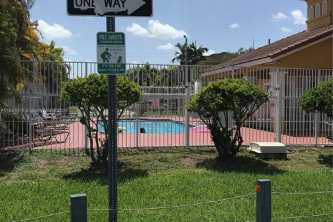 Townhouse in Homestead, Florida 2 bedrooms, 110.55 sq.m. № 1840911 - photo 6