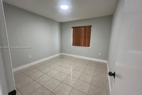 Снять в аренду виллу или дом в Майами, Флорида 4 спальни, 205.59м2, № 1956412 - фото 27