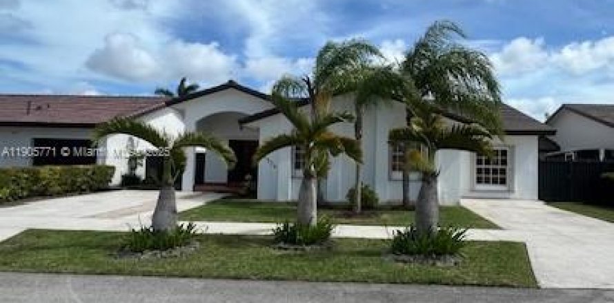 Дом в Майами, Флорида 4 спальни, 205.59м2 № 1956412