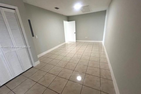 Снять в аренду виллу или дом в Майами, Флорида 4 спальни, 205.59м2, № 1956412 - фото 22