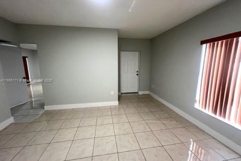 Снять в аренду виллу или дом в Майами, Флорида 4 спальни, 205.59м2, № 1956412 - фото 19