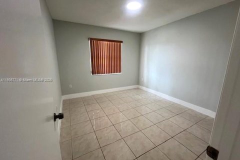 Снять в аренду виллу или дом в Майами, Флорида 4 спальни, 205.59м2, № 1956412 - фото 28