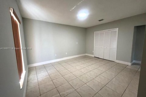 Снять в аренду виллу или дом в Майами, Флорида 4 спальни, 205.59м2, № 1956412 - фото 18