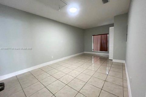 Снять в аренду виллу или дом в Майами, Флорида 4 спальни, 205.59м2, № 1956412 - фото 21