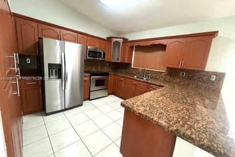 Снять в аренду виллу или дом в Майами, Флорида 4 спальни, 205.59м2, № 1956412 - фото 7