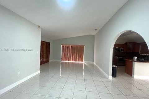 Снять в аренду виллу или дом в Майами, Флорида 4 спальни, 205.59м2, № 1956412 - фото 30