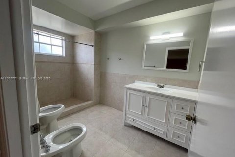 Снять в аренду виллу или дом в Майами, Флорида 4 спальни, 205.59м2, № 1956412 - фото 12