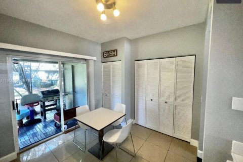 Adosado en venta en Tamarac, Florida, 2 dormitorios, 103.12 m2 № 2030347 - foto 4