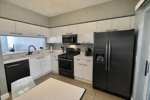 Adosado en Tamarac, Florida 2 dormitorios, 103.12 m2 № 2030347