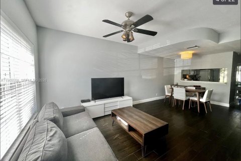 Adosado en venta en Tamarac, Florida, 2 dormitorios, 103.12 m2 № 2030347 - foto 3