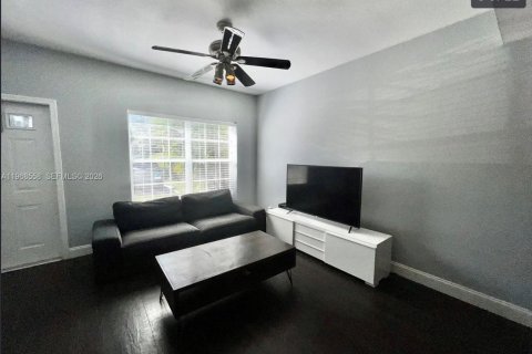 Adosado en venta en Tamarac, Florida, 2 dormitorios, 103.12 m2 № 2030347 - foto 10