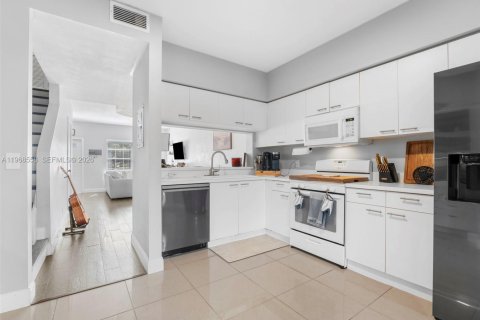 Adosado en venta en Tamarac, Florida, 2 dormitorios, 103.12 m2 № 2030347 - foto 24
