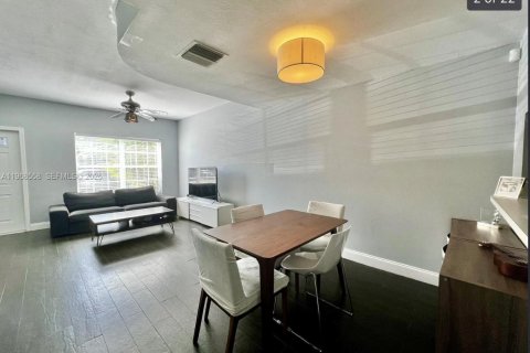 Adosado en venta en Tamarac, Florida, 2 dormitorios, 103.12 m2 № 2030347 - foto 5