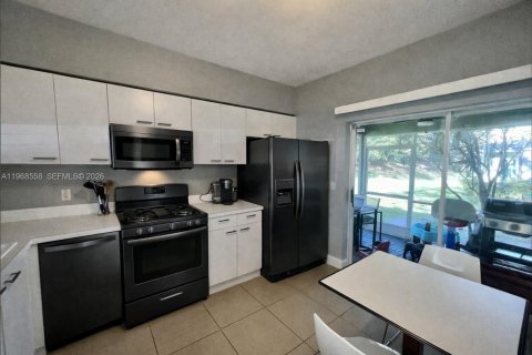 Adosado en venta en Tamarac, Florida, 2 dormitorios, 103.12 m2 № 2030347 - foto 16
