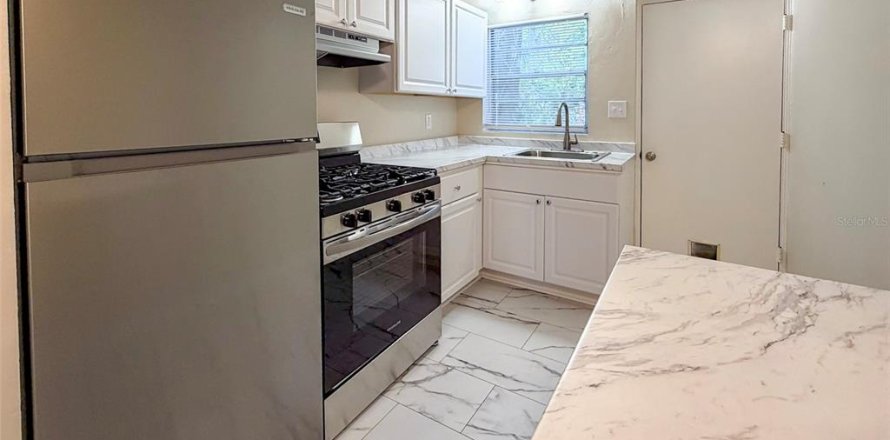 Apartment in Gainesville, Florida 2 bedrooms, 75.16 sq.m. № 2202398