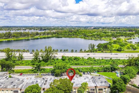 Copropriété à vendre à Miami, Floride: 2 chambres, 92.9 m2 № 1973937 - photo 1