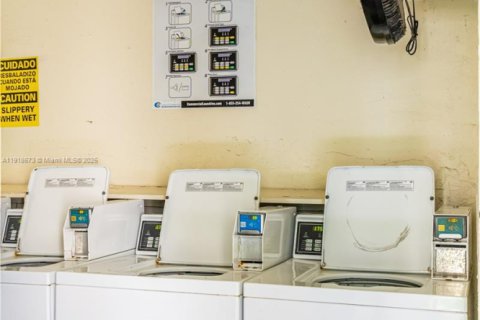 Copropriété à vendre à Miami, Floride: 2 chambres, 92.9 m2 № 1973937 - photo 12