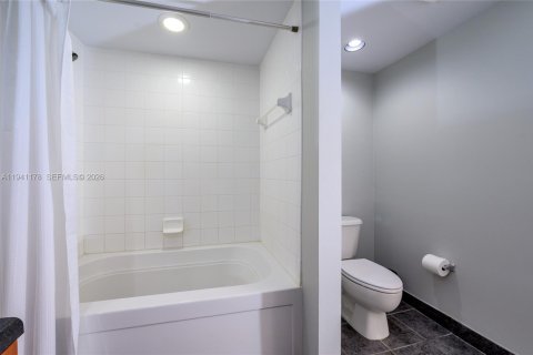Condominio en venta en Fort Lauderdale, Florida, 2 dormitorios, 125.42 m2 № 2054766 - foto 19