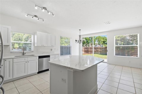 Touwnhouse à louer à Tampa, Floride: 3 chambres, 144.56 m2 № 2429435 - photo 5