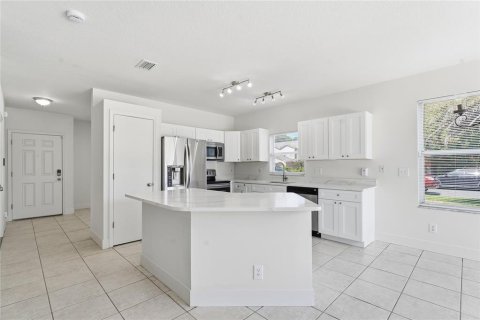 Touwnhouse à louer à Tampa, Floride: 3 chambres, 144.56 m2 № 2429435 - photo 12