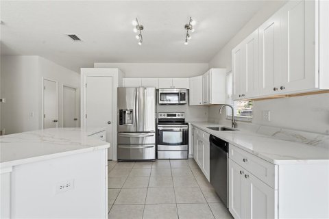 Touwnhouse à louer à Tampa, Floride: 3 chambres, 144.56 m2 № 2429435 - photo 7