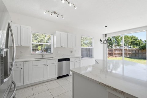 Touwnhouse à louer à Tampa, Floride: 3 chambres, 144.56 m2 № 2429435 - photo 14