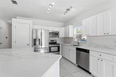 Touwnhouse à louer à Tampa, Floride: 3 chambres, 144.56 m2 № 2429435 - photo 6