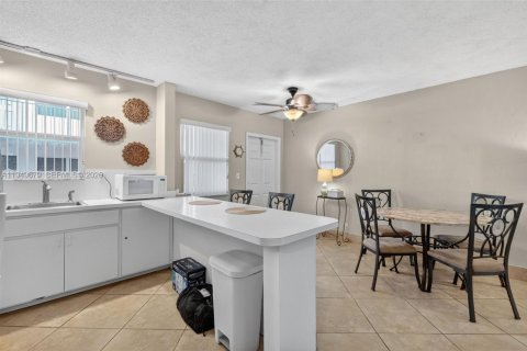 Copropriété à vendre à Lauderdale-by-the-Sea, Floride: 2 chambres, 124.58 m2 № 2005715 - photo 25