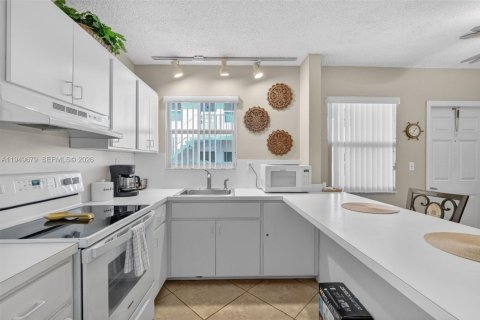 Copropriété à vendre à Lauderdale-by-the-Sea, Floride: 2 chambres, 124.58 m2 № 2005715 - photo 24