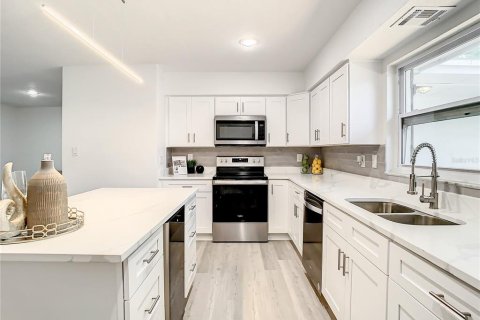 Casa en venta en Maitland, Florida, 5 dormitorios, 219.25 m2 № 2139138 - foto 8